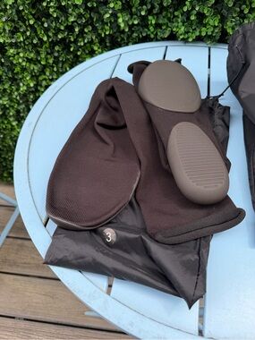 Yeezy black-Style Foot Covers sz 3